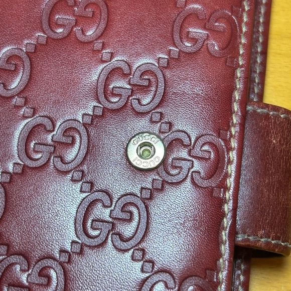 Vintage Gucci embossed GG leather notebook case in a burgundy red - Picture 4 of 11